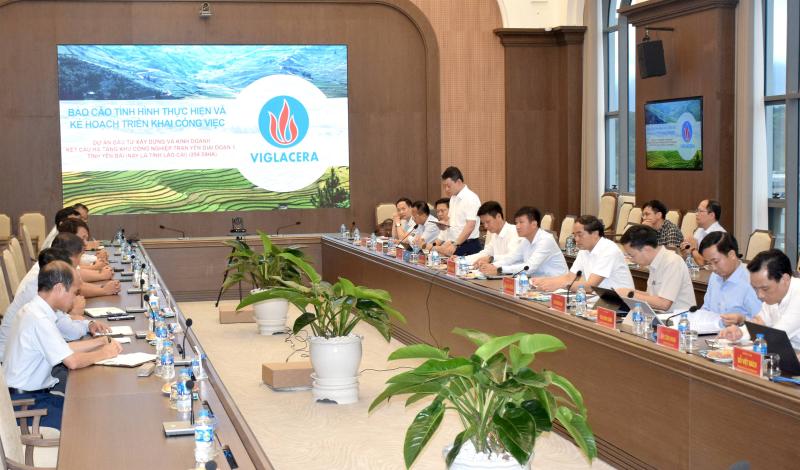 Lãnh đạo tỉnh Lào Cai làm việc với Tổng Công ty Viglacera - CTCP về tiến độ thực hiện dự án đầu tư xây dựng và kinh doanh kết cấu hạ tầng khu công nghiệp Trấn Yên (giai đoạn I)